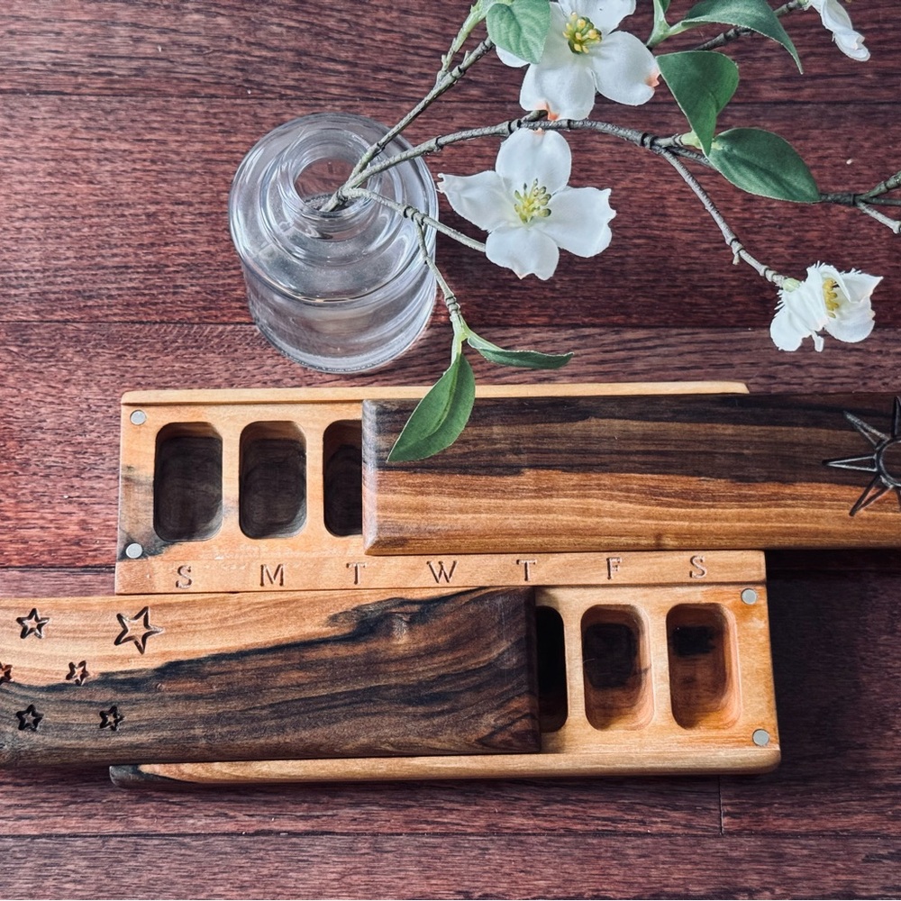 Wooden Pill Box 7 Day Sun โ๏ธ & Moon ๐ Day Nigh Travel/Nature Ornament Pill case - Picture 5 of 8